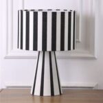 Lámpara rayas negro